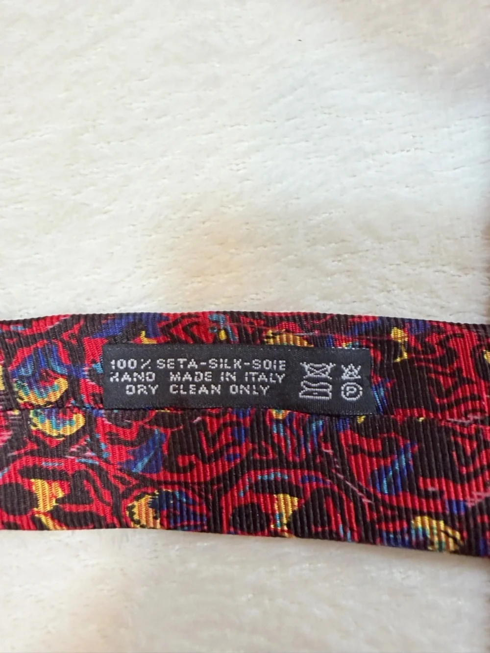 Brioni Men's‎ Roman Soldiers Abstract Red Black Yellow Blue Silk 2 Piece Tie Set